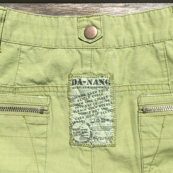 Da-Nang Button Shorts - Picture 4 of 6